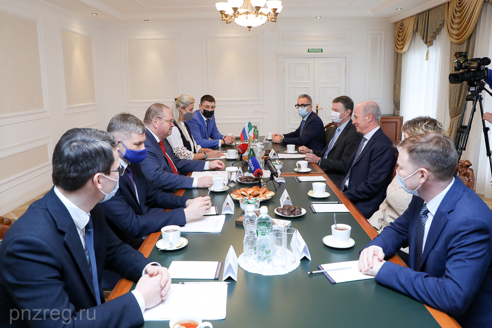The Governor Discusses Prospects of Creating New Production Facilities with Italian Industrialists
