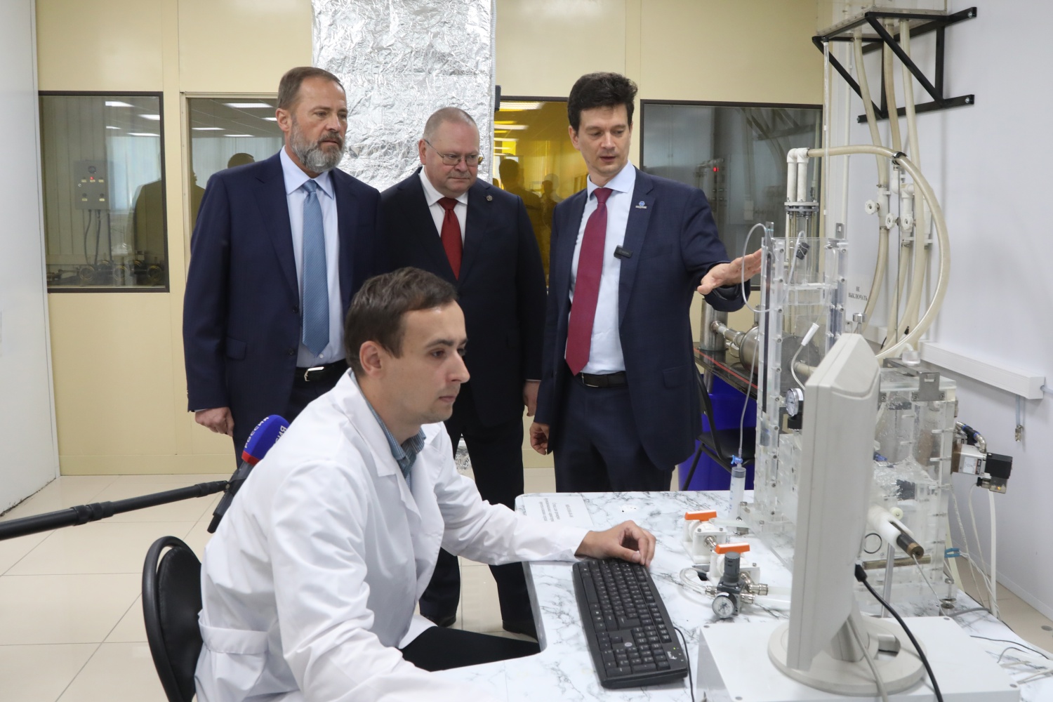 Igor Komarov Inspects Production of New Medical Devices at Penza's "MedInzh"