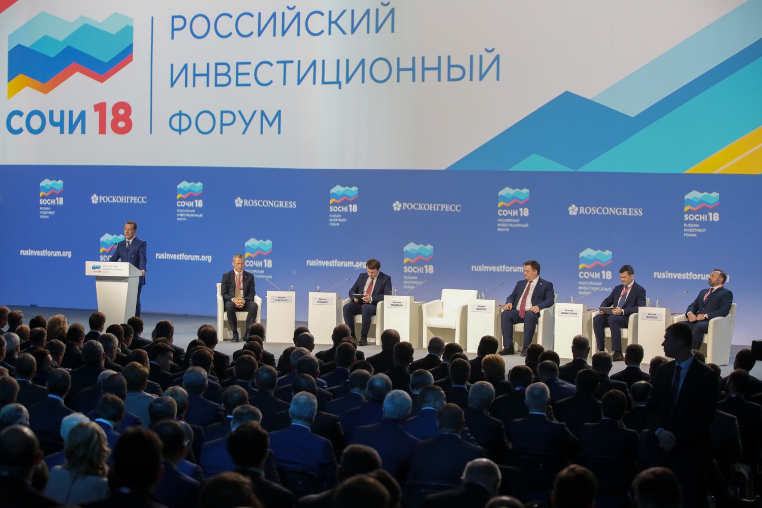 The governor participates in plenary session at 2018 Russian Investment Forum in Sochi