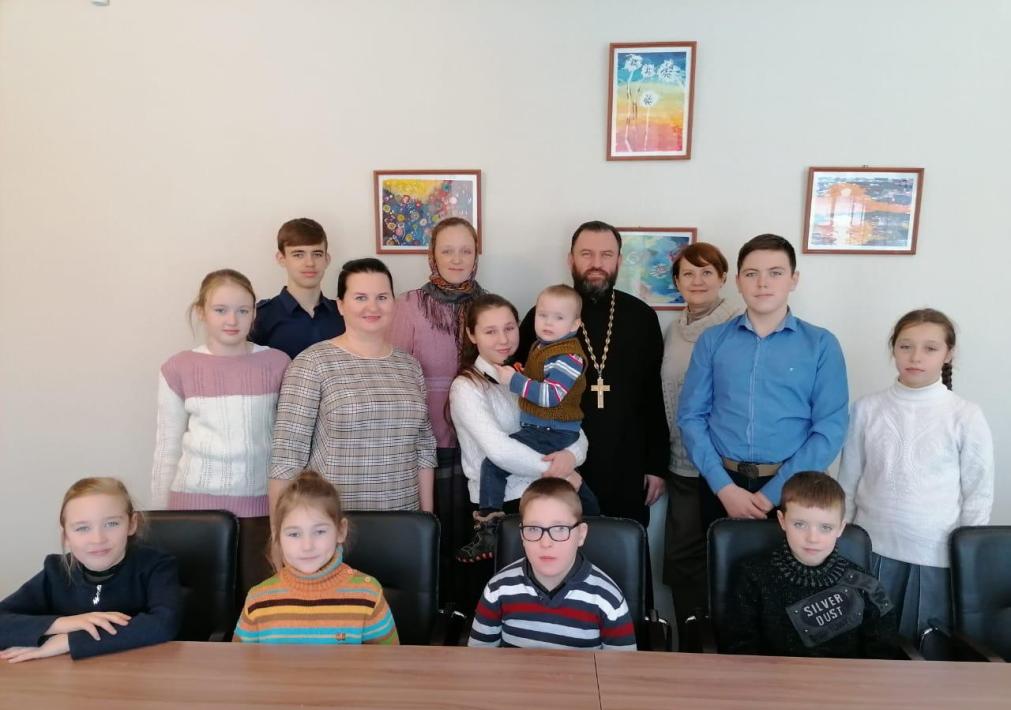 Large Families Praised in Penza before Mothers' Day