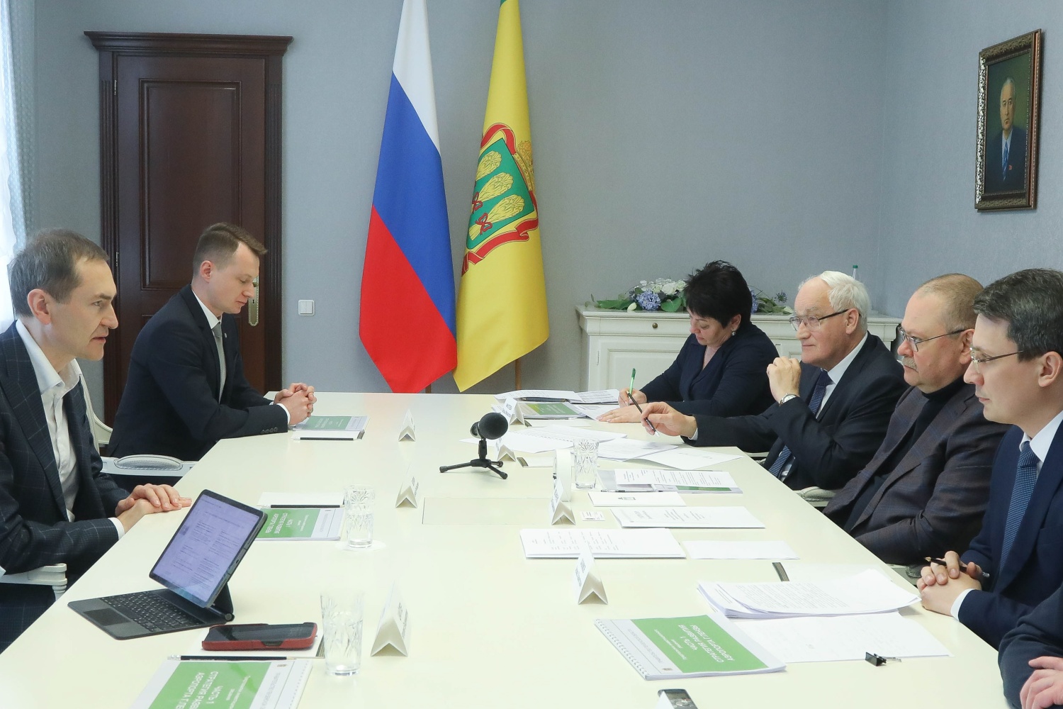 Oleg Melnichenko Holds Working Meeting with Aleksandr Vedyakhin