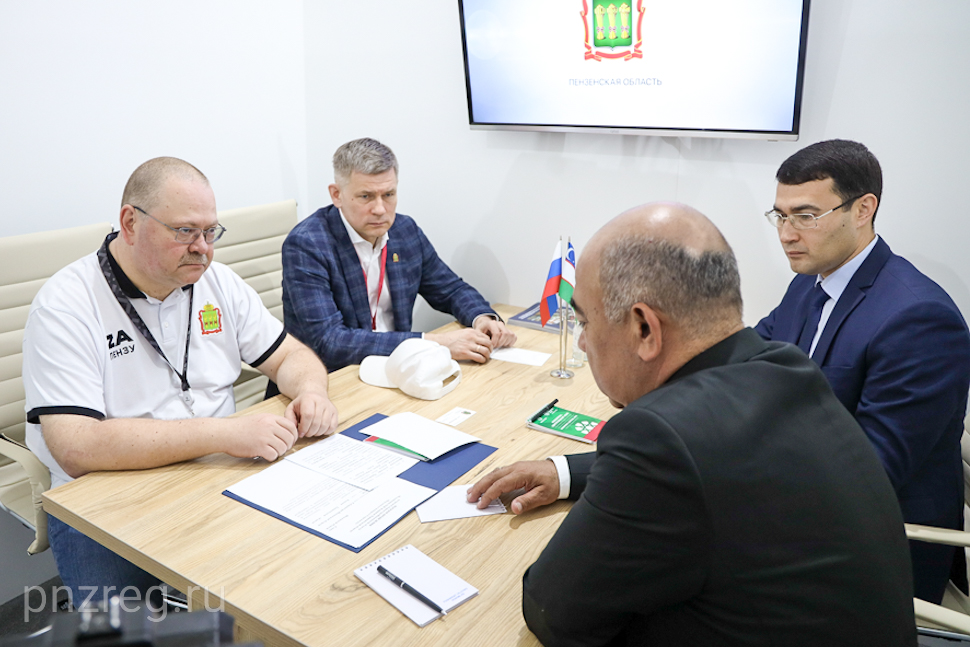Oleg Melnichenko and Zoir Mirzayev Sign Agreement on Cooperation Between Penza and Tashkent Oblasts