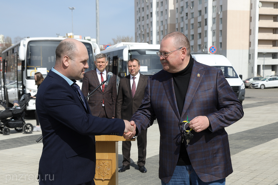 Oleg Melnichenko Transfers New Buses to Transport Companies of Penza Oblast Oleg Melnichenko Transfers New Buses to Transport Companies of Penza Oblast