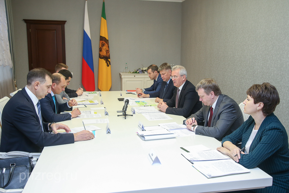 The Governor held a meeting with the head of “Rossiyskie kommunalnie systemy” company (Russian utility systems)