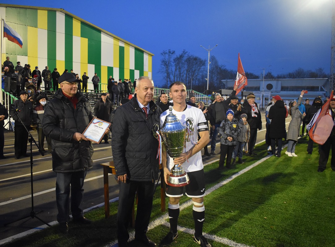 Valery Savin Awards Privolzhye Cup Finalists and Visits New Health and Fitness Complex Construction Site
