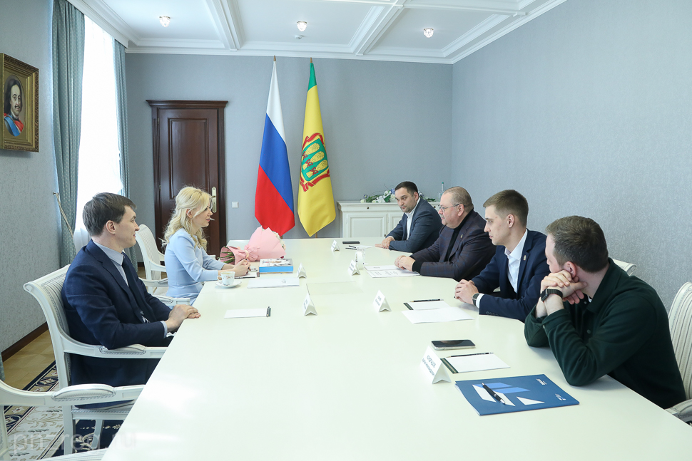 Governor Discuses Issues of Youth Protection with Yekaterina Mizulina