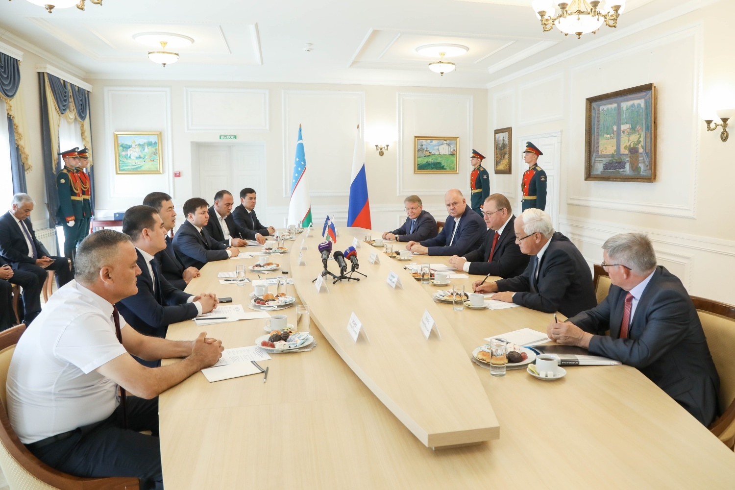 Oleg Melnichenko and Erkinjon Turdimov Discuss Cooperation Between Penza and Samarkand 