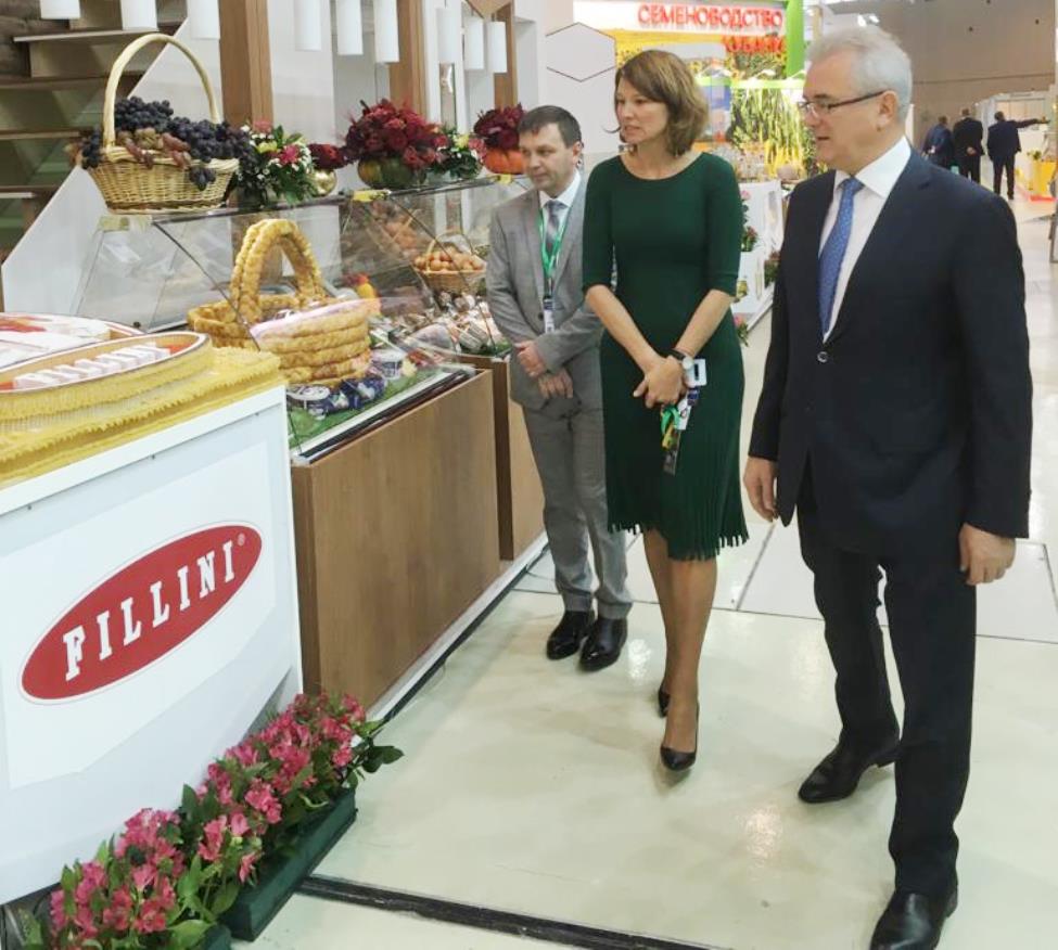 Oksana Lut, Deputy Minister of Agriculture of Russia, visited the stand of Penza region at “Golden Autumn” Oksana Lut, Deputy Minister of Agriculture of Russia, visited the stand of Penza region at “Golden Autumn”