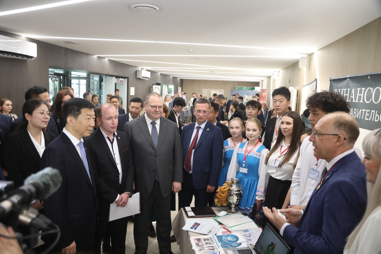 Oleg Melnichenko and Zhao Gang Take Part in "Penza-Shaanxi: One Way" Business Forum