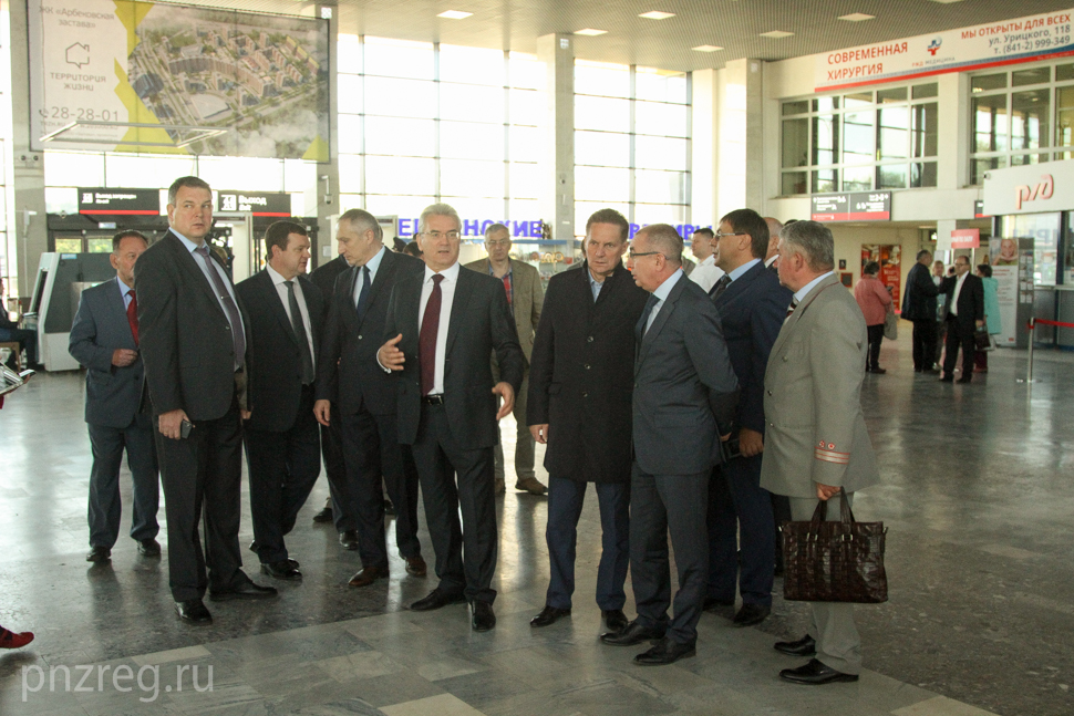 Governor assesses railway facilities on the eve of FIFA World Cup