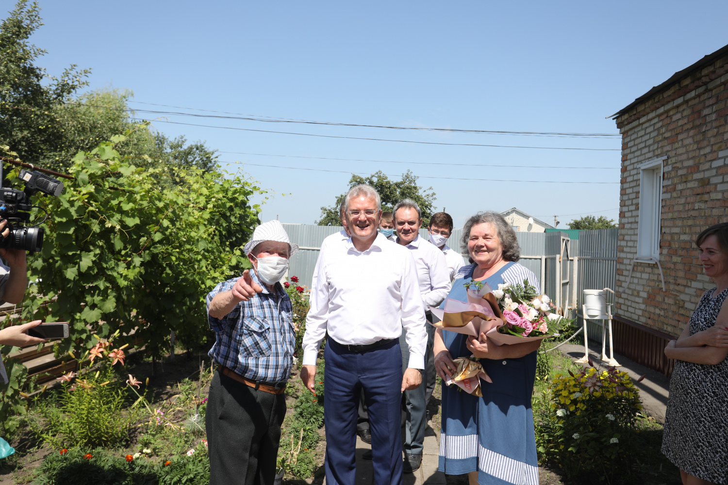 The Governor Congratulates the Sedovs on Golden Wedding