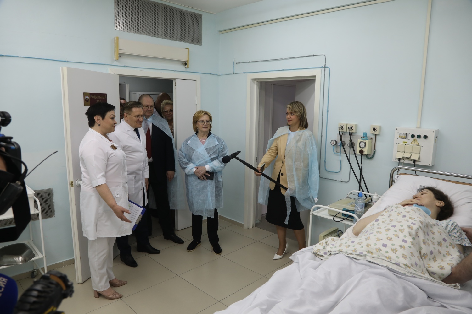 Oleg Melnichenko, Veronika Skvortsova and Aleksey Likhachev Visit Perinatal Center in Zarechny