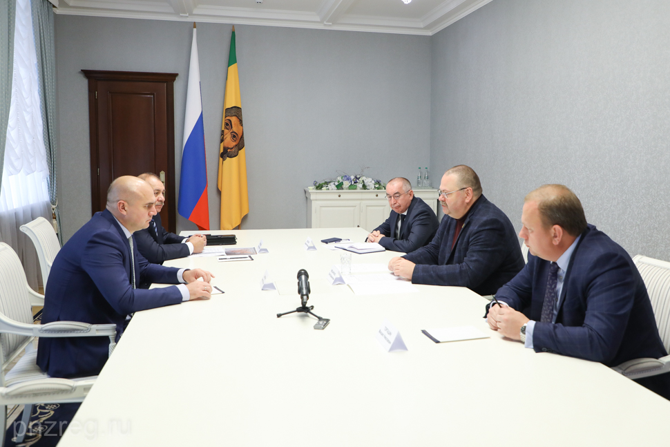 Oleg Melnichenko Holds Working Meeting with the Head of Gazprom Department