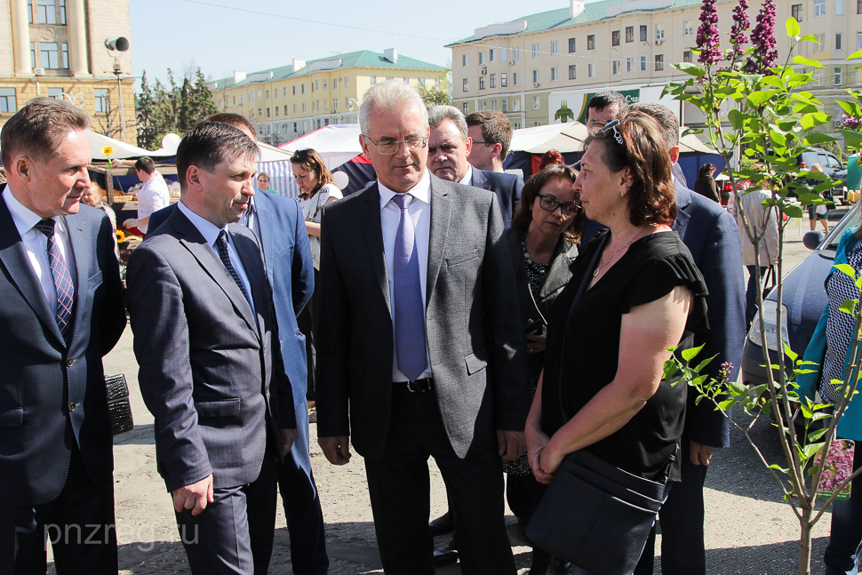 Governor visits Agricultural Festival “Successful Gardening Season”