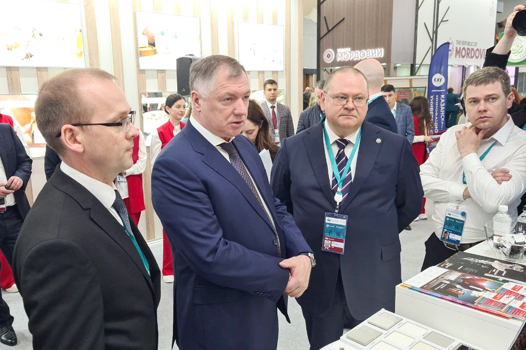 Marat Khusnullin and Oleg Melnichenko Hold Working Meeting at Forum in Kazan Marat Khusnullin and Oleg Melnichenko Hold Working Meeting at Forum in Kazan