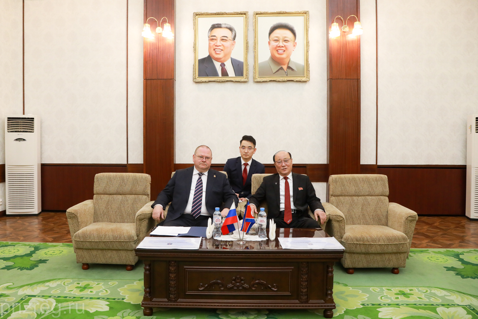 Governor Discusses Prospects for Interregional Cooperation with DPRK Ambassador to Russia
