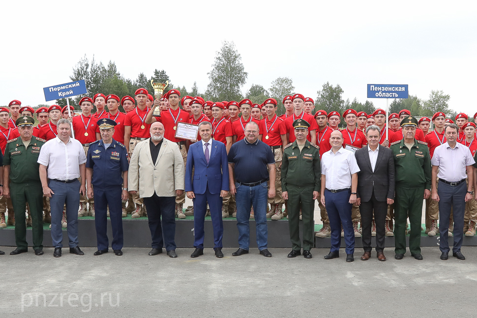 Winners of Yunarmy Military-Patriotic Camps Awarded in Penza