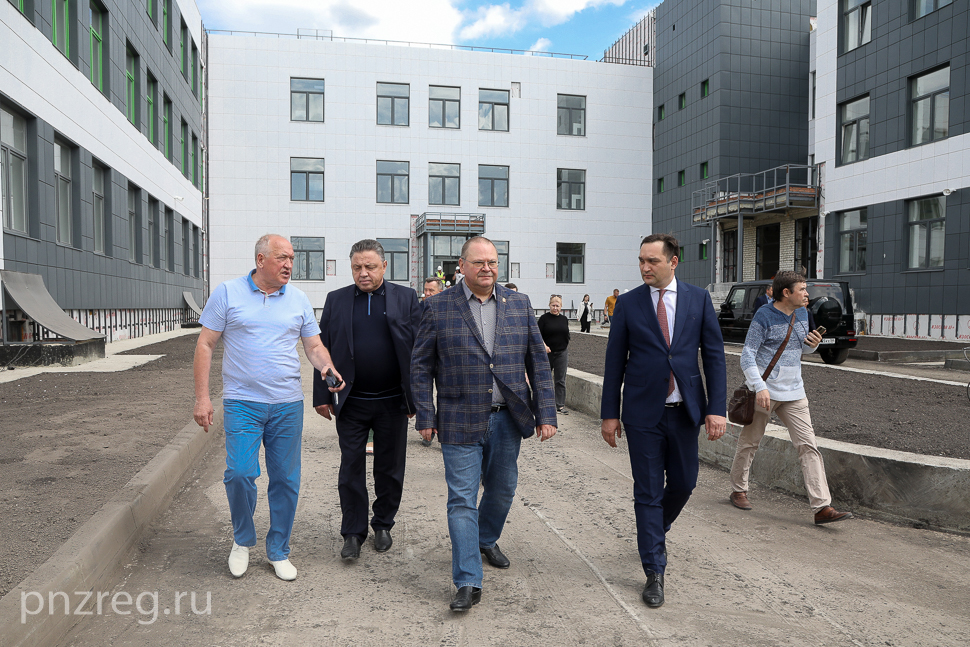 Senator Vyacheslav Timchenko Impressed by New School in Penza Oblast
