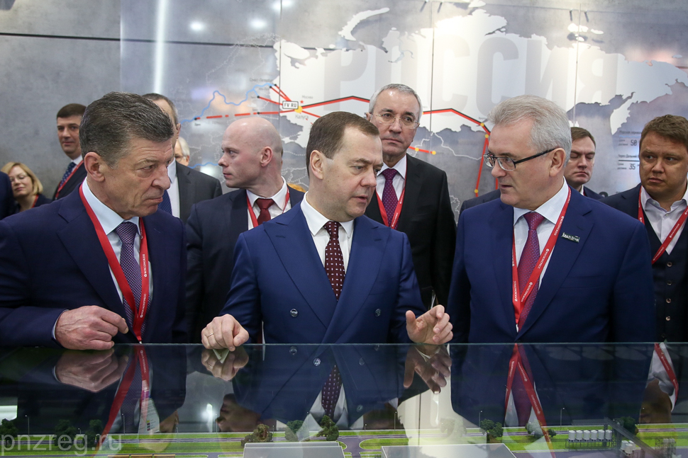 Dmitry Medvedev examined Penza region’s stand at the Russian Investment Forum