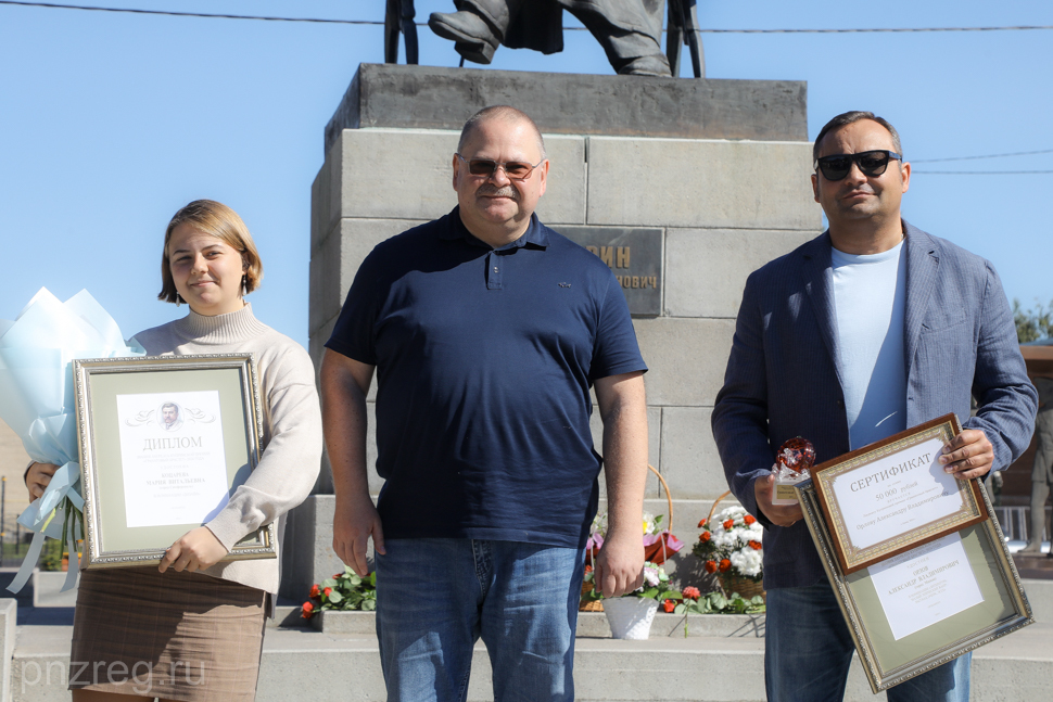 Oleg Melnichenko Awards Prizes to Kuprin Creative Competition Laureates Oleg Melnichenko Awards Prizes to Kuprin Creative Competition Laureates