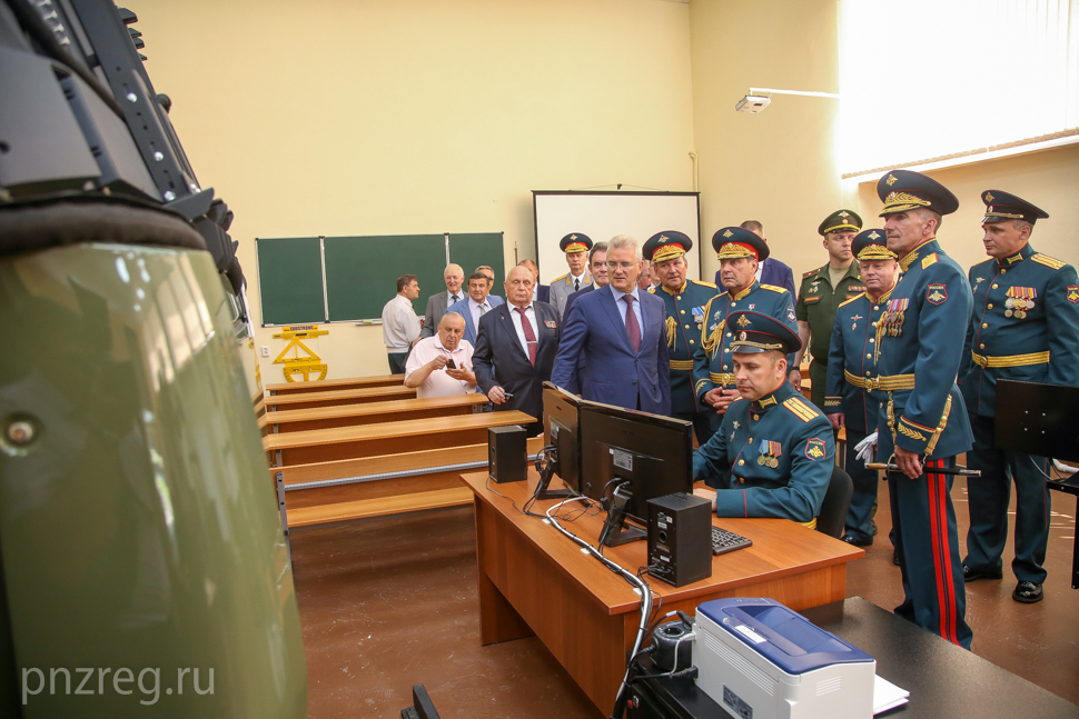 Dmitry Bulgakov commends qualification of Penza Artillery Engineering Institute graduates
