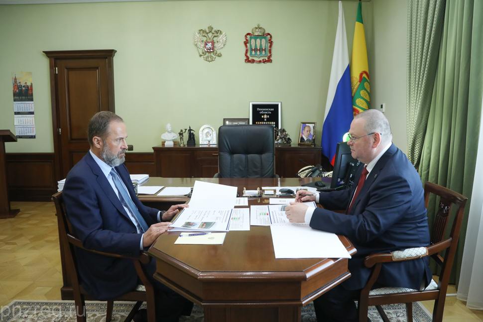 Igor Komarov and Oleg Melnichenko Hold Bilateral Meeting