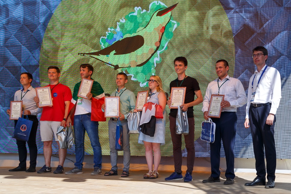Participant from Penza winning a prize at ‘iVolga 2018’ Youth Forum Participant from Penza winning a prize at ‘iVolga 2018’ Youth Forum