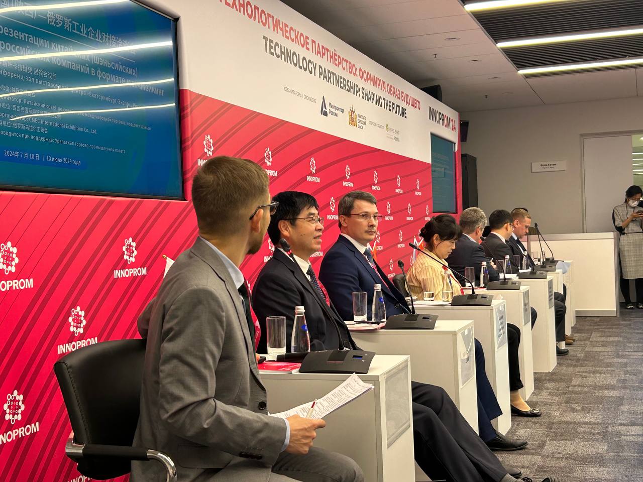 Almaz Khakimov Presents Penza Cooperation with China at "Innoprom"