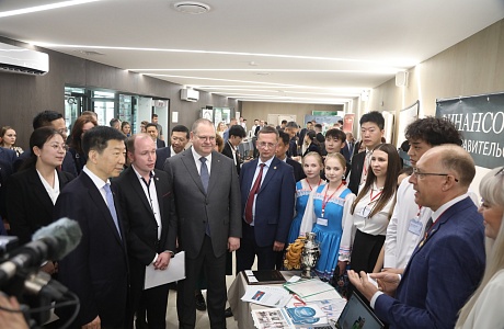 Oleg Melnichenko and Zhao Gang Take Part in "Penza-Shaanxi: One Way" Business Forum