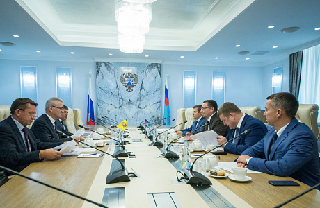 The Governor negotiated with the head of the federal road agency