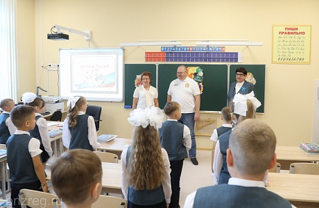Oleg Melnichenko Opens School Named After Vasily Bochkaryov