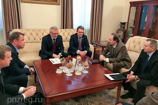 Penza governor meeting with the Minister-Counsellor of RF Embassy in China