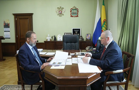 Igor Komarov and Oleg Melnichenko Hold Bilateral Meeting Igor Komarov and Oleg Melnichenko Hold Bilateral Meeting