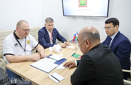 Oleg Melnichenko and Zoir Mirzayev Sign Agreement on Cooperation Between Penza and Tashkent Oblasts