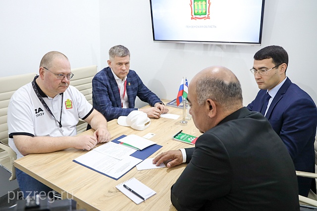 Oleg Melnichenko and Zoir Mirzayev Sign Agreement on Cooperation Between Penza and Tashkent Oblasts