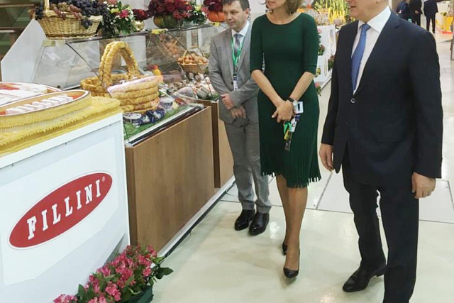 Oksana Lut, Deputy Minister of Agriculture of Russia, visited the stand of Penza region at “Golden Autumn” 