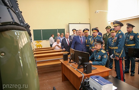 Dmitry Bulgakov commends qualification of Penza Artillery Engineering Institute graduates