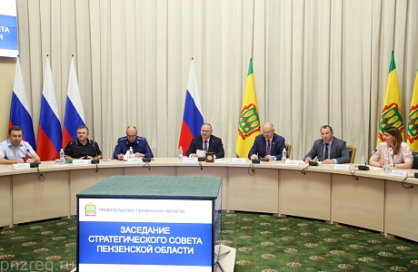 Oleg Melnichenko discussed current issues of socio-economic development with members of the Strategic Council Oleg Melnichenko discussed current issues of socio-economic development with members of the Strategic Council
