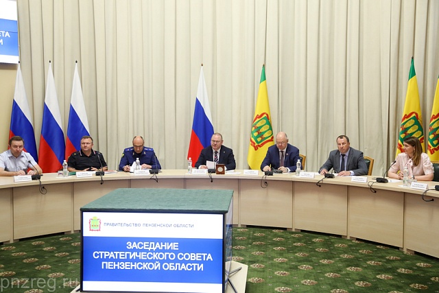 Oleg Melnichenko discussed current issues of socio-economic development with members of the Strategic Council