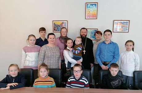 Large Families Praised in Penza before Mothers' Day