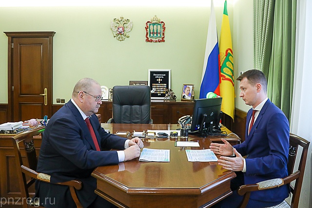 Governor Oleg Melnichenko Discusses Regional Development with Sberbank's Artyom Pastukhov