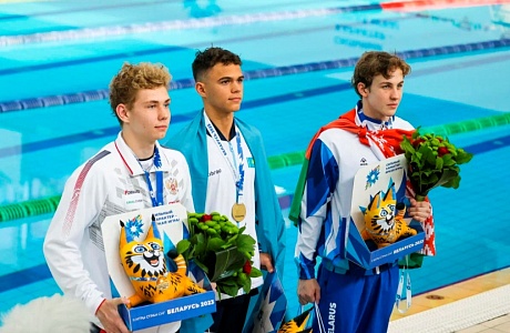 Penza Swimmers Win Five Medals at CIS Games