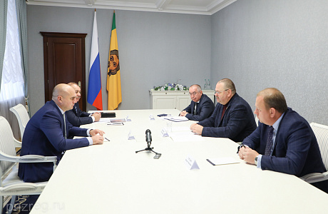 Oleg Melnichenko Holds Working Meeting with the Head of Gazprom Department