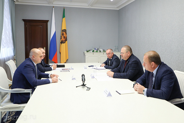 Oleg Melnichenko Holds Working Meeting with the Head of Gazprom Department Oleg Melnichenko Holds Working Meeting with the Head of Gazprom Department
