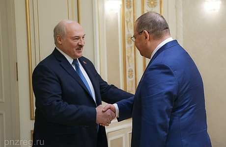 Aleksandr Lukashenko and Oleg Melnichenko Hold Working Meeting