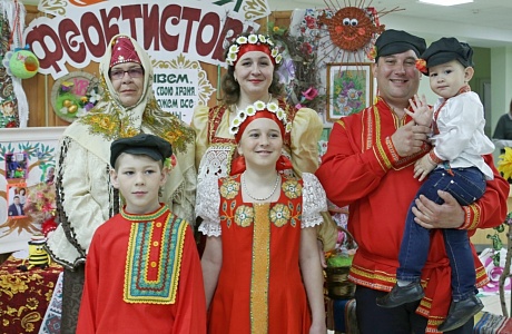 Feoktistov family competing in the contest ‘Happy families of the Volga region’