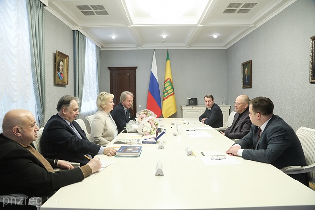 Oleg Melnichenko Holds Working Meeting with Delegation of the World Club of Petersburgers