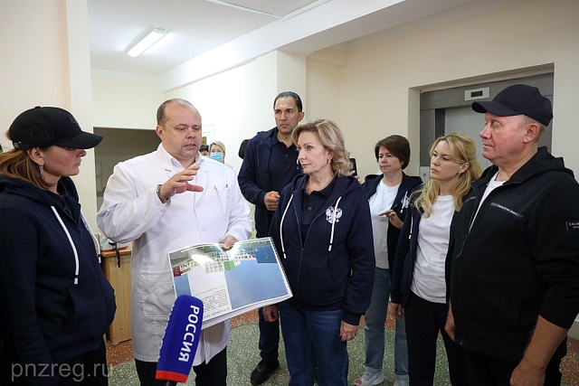 Inna Svyatenko With Colleagues from Federation Council Visit Penza Children Hospital