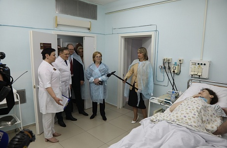 Oleg Melnichenko, Veronika Skvortsova and Aleksey Likhachev Visit Perinatal Center in Zarechny