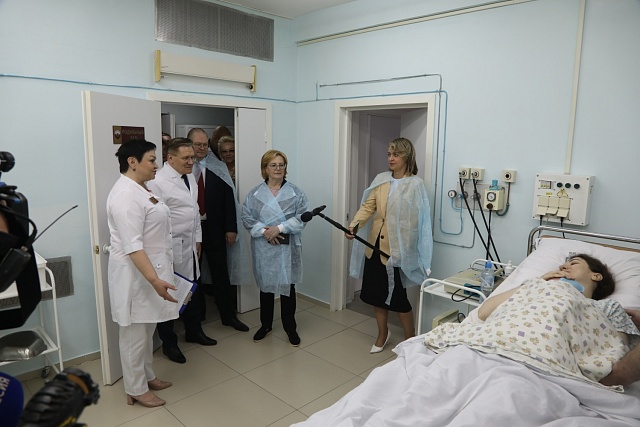 Oleg Melnichenko, Veronika Skvortsova and Aleksey Likhachev Visit Perinatal Center in Zarechny